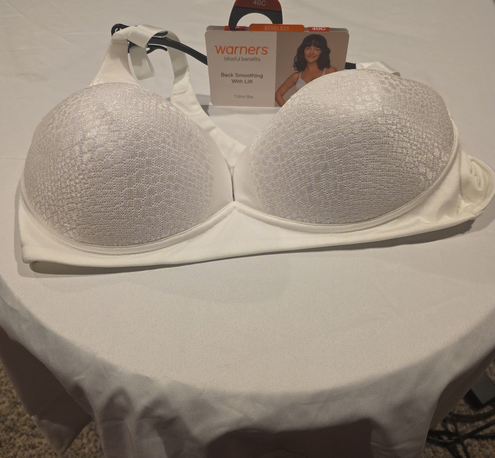 Warner's White Back-Smoothing Molded Bra with Textured Cups